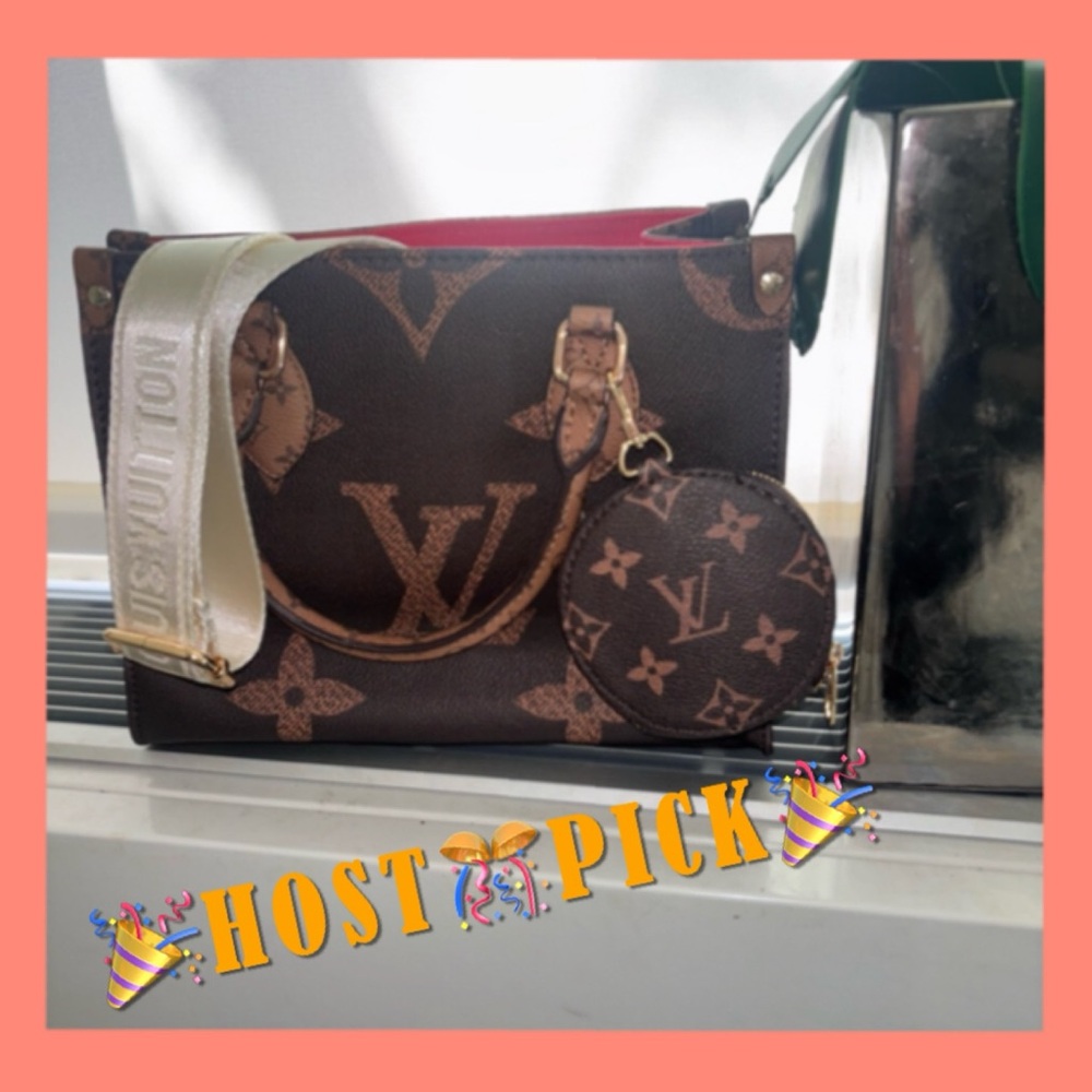 💕Simply Gorgeous And Fashionable with Guitar Strap. In excellent condition.